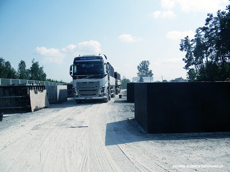Transport szamb betonowych  w Małogoszczu